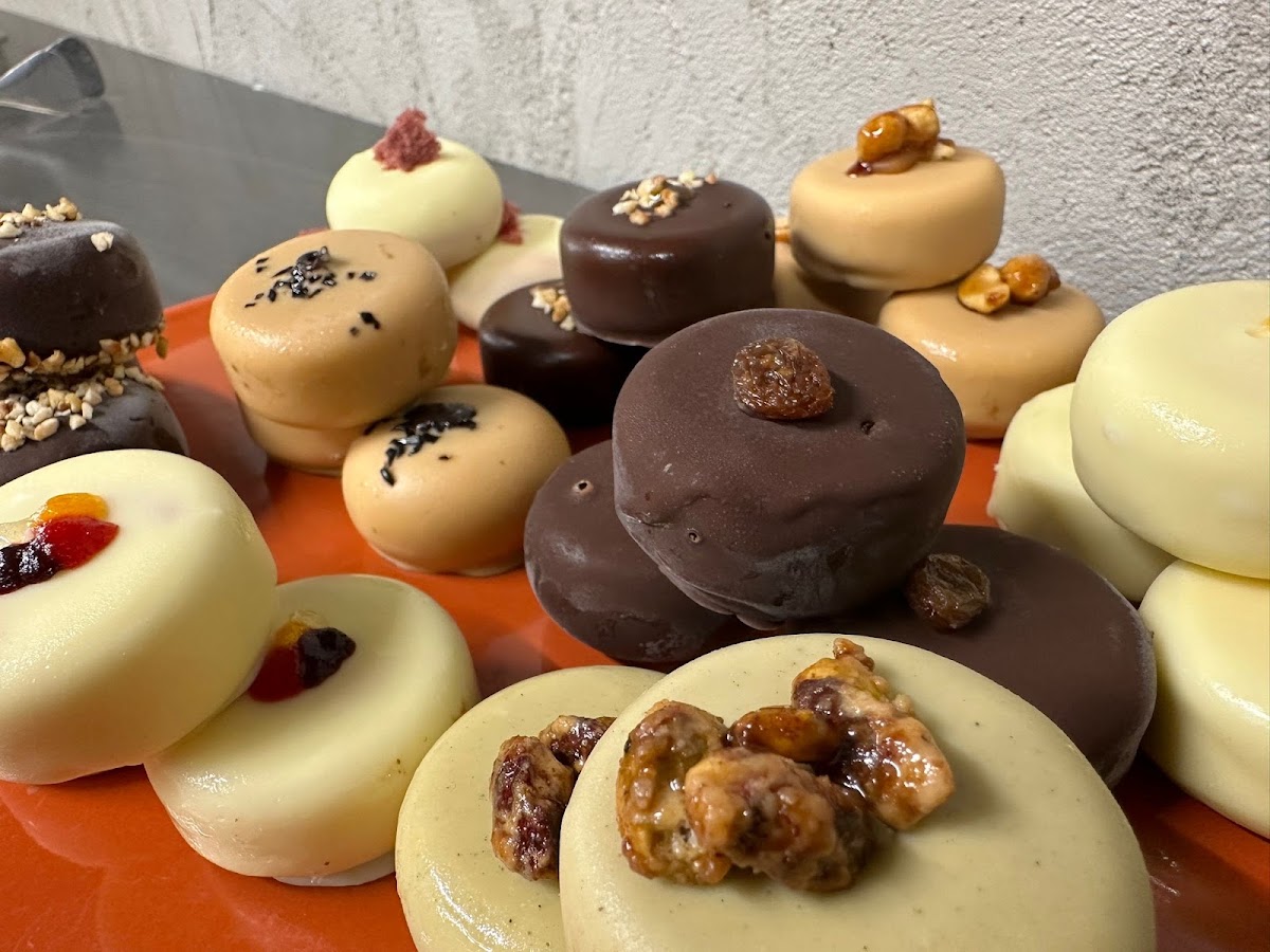 Il gelato servito in vasetto, come vuole il format.