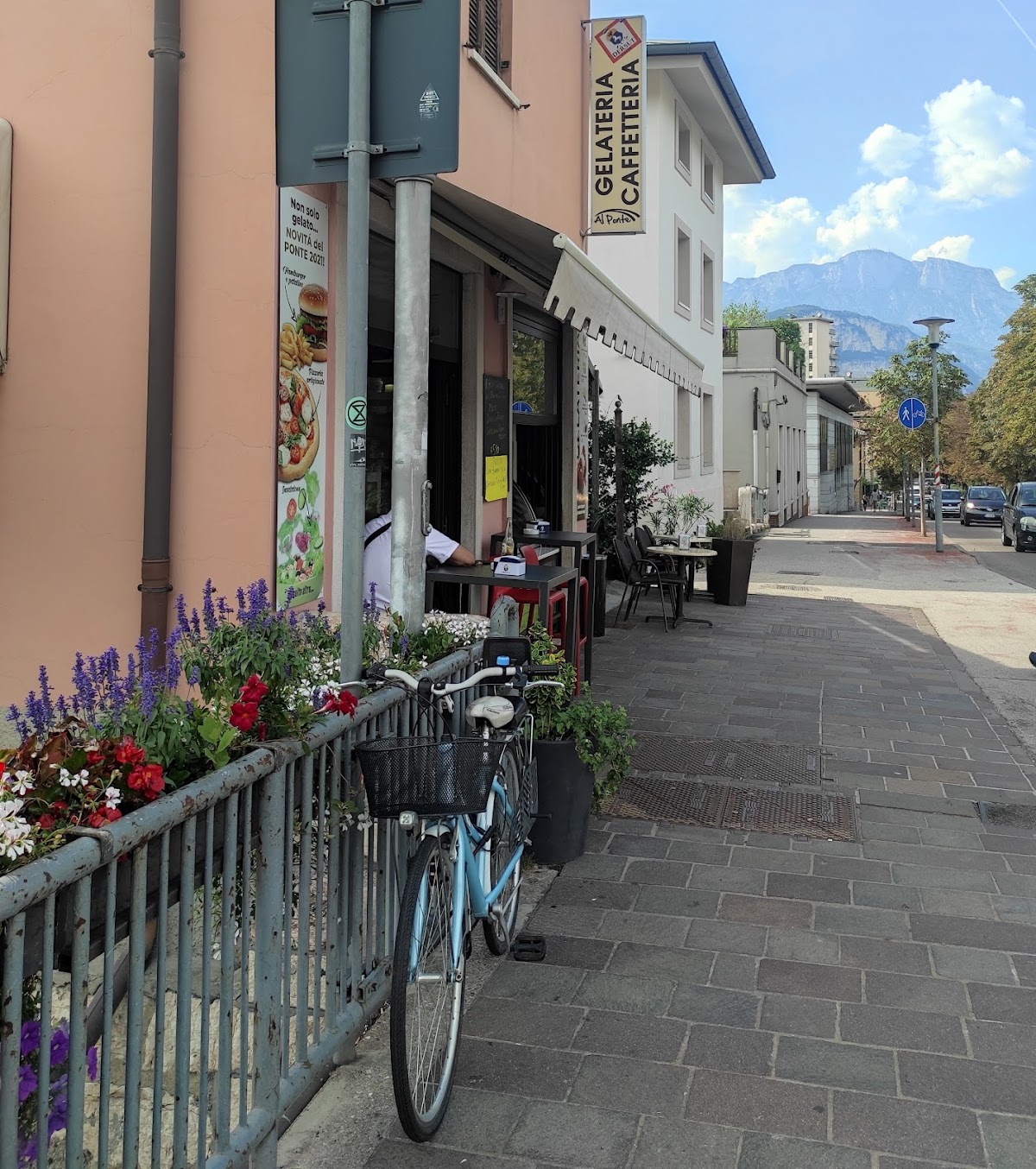 Il locale in servizio.