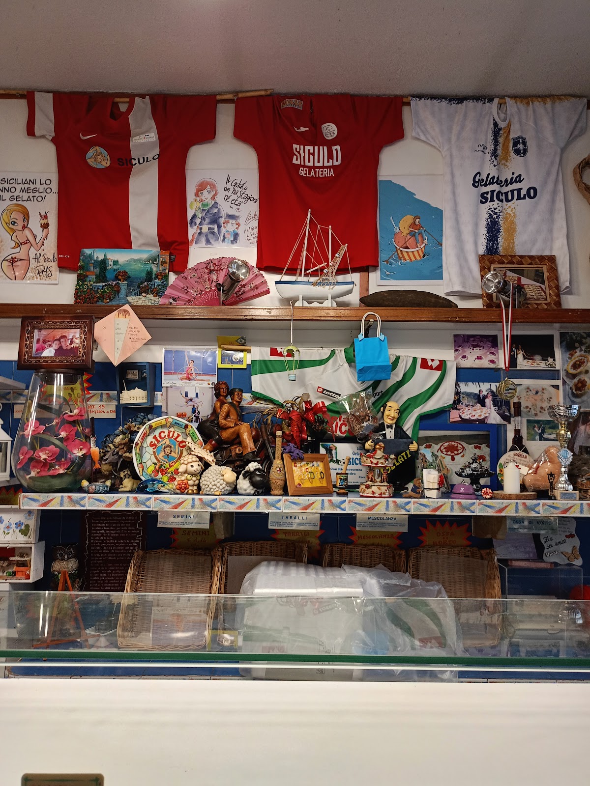 Il locale visto dall'interno.