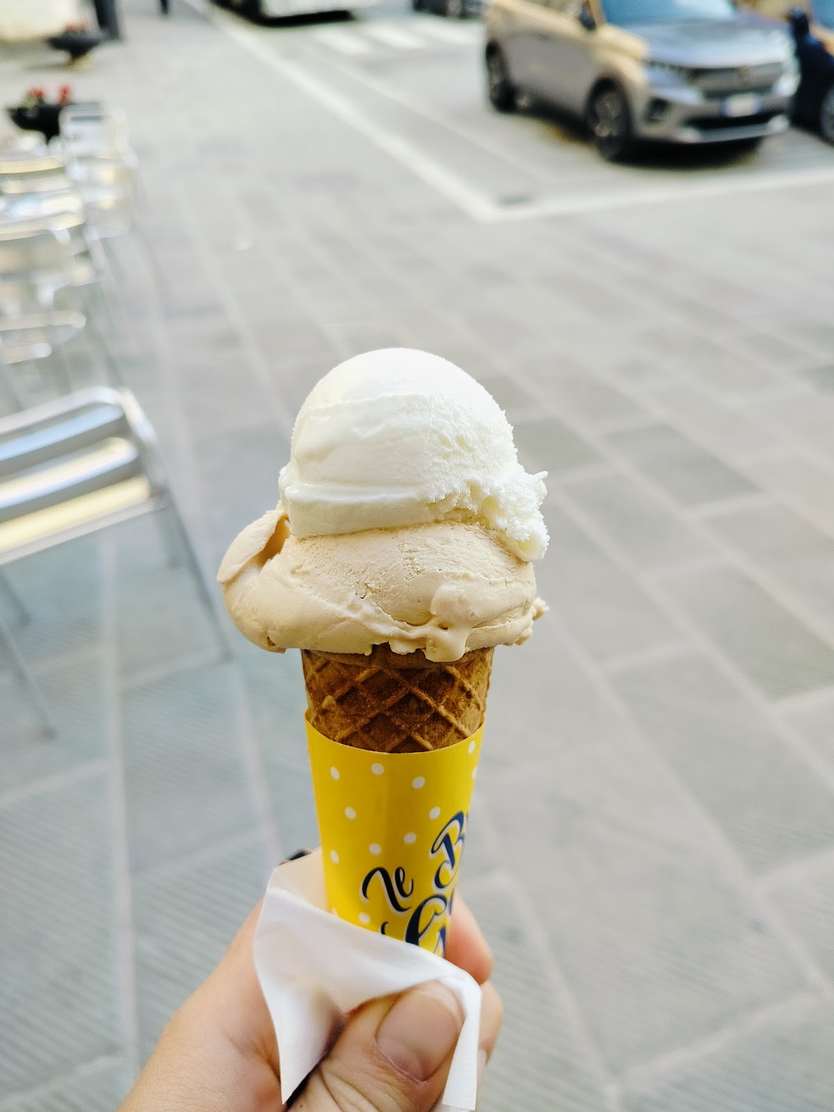 Le vaschette in vetrina.