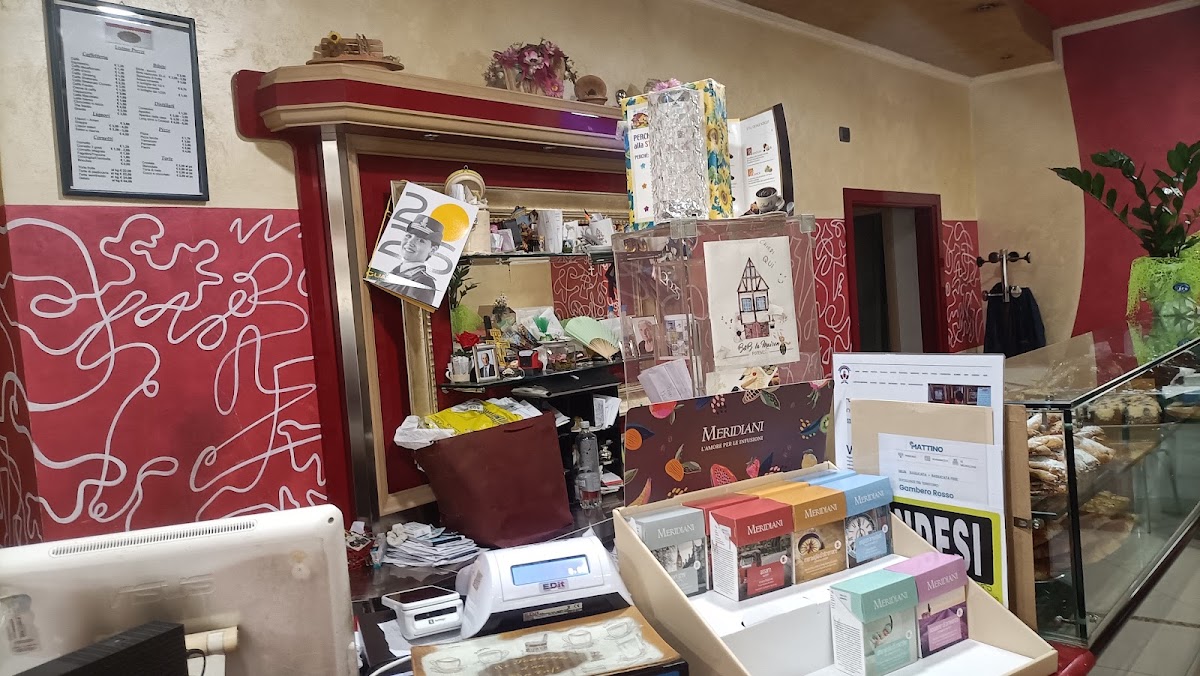 Un dettaglio della vetrina.