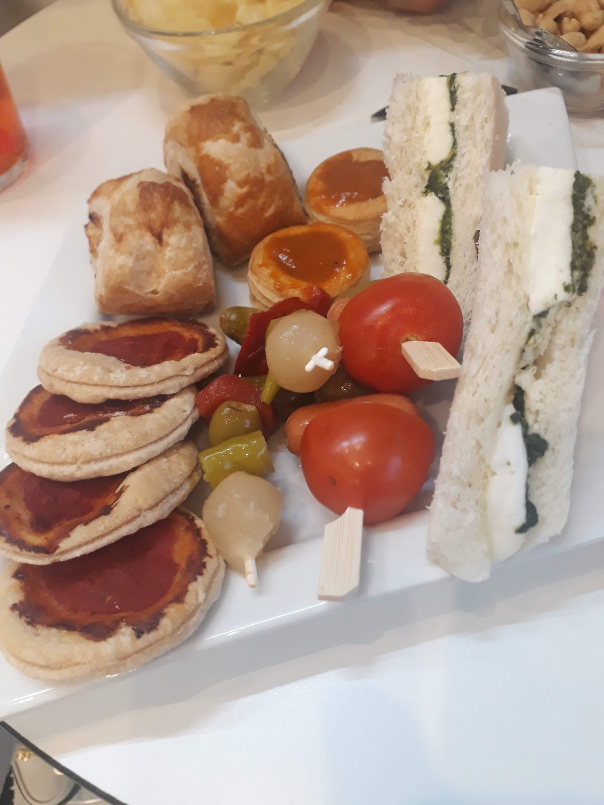 Le vaschette in vetrina.