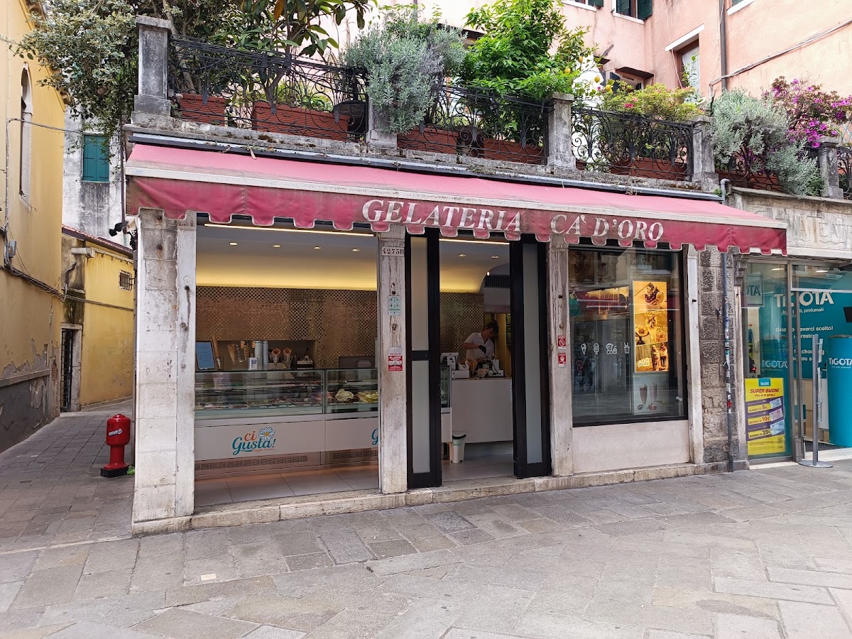 Un dettaglio del banco.