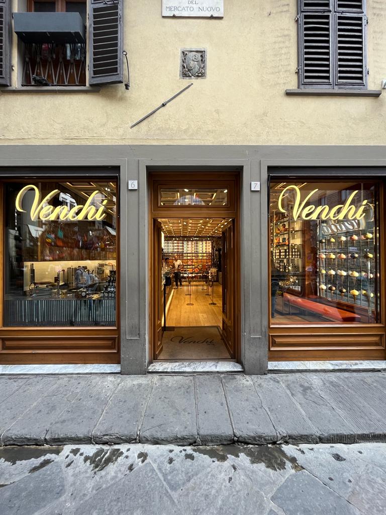 Il banco e la vetrina dei gusti.