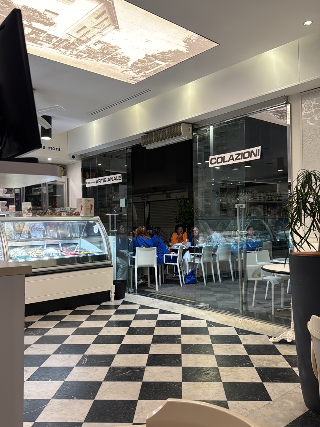 Il locale in servizio.