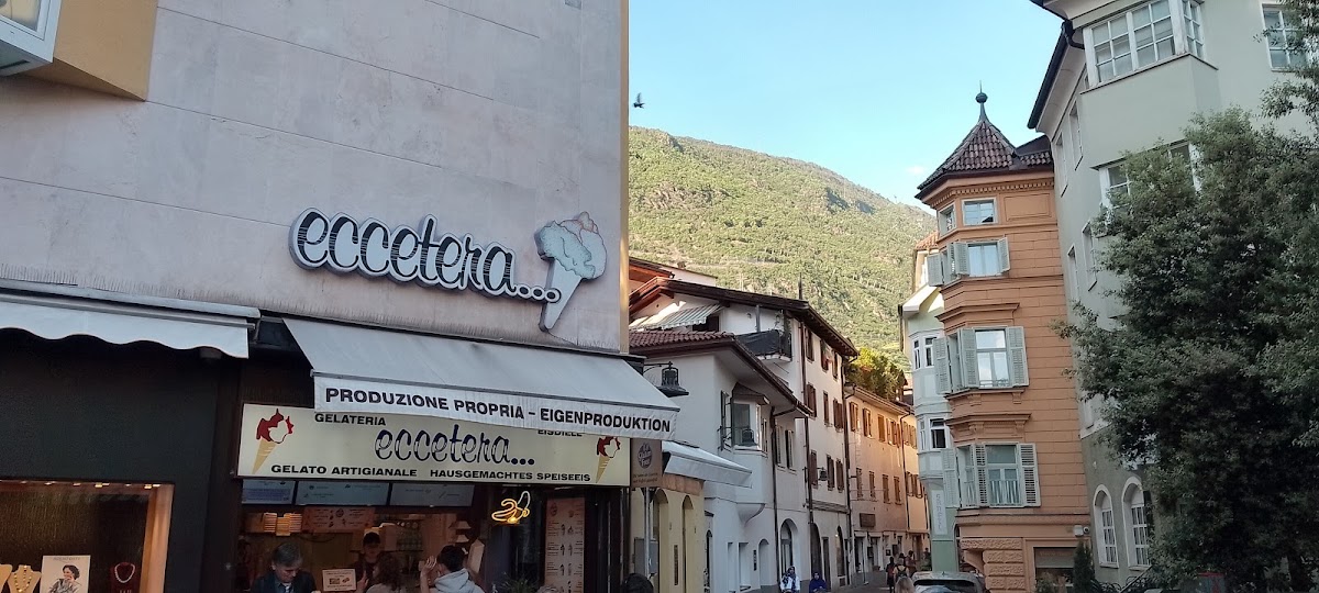 Un dettaglio della vetrina.