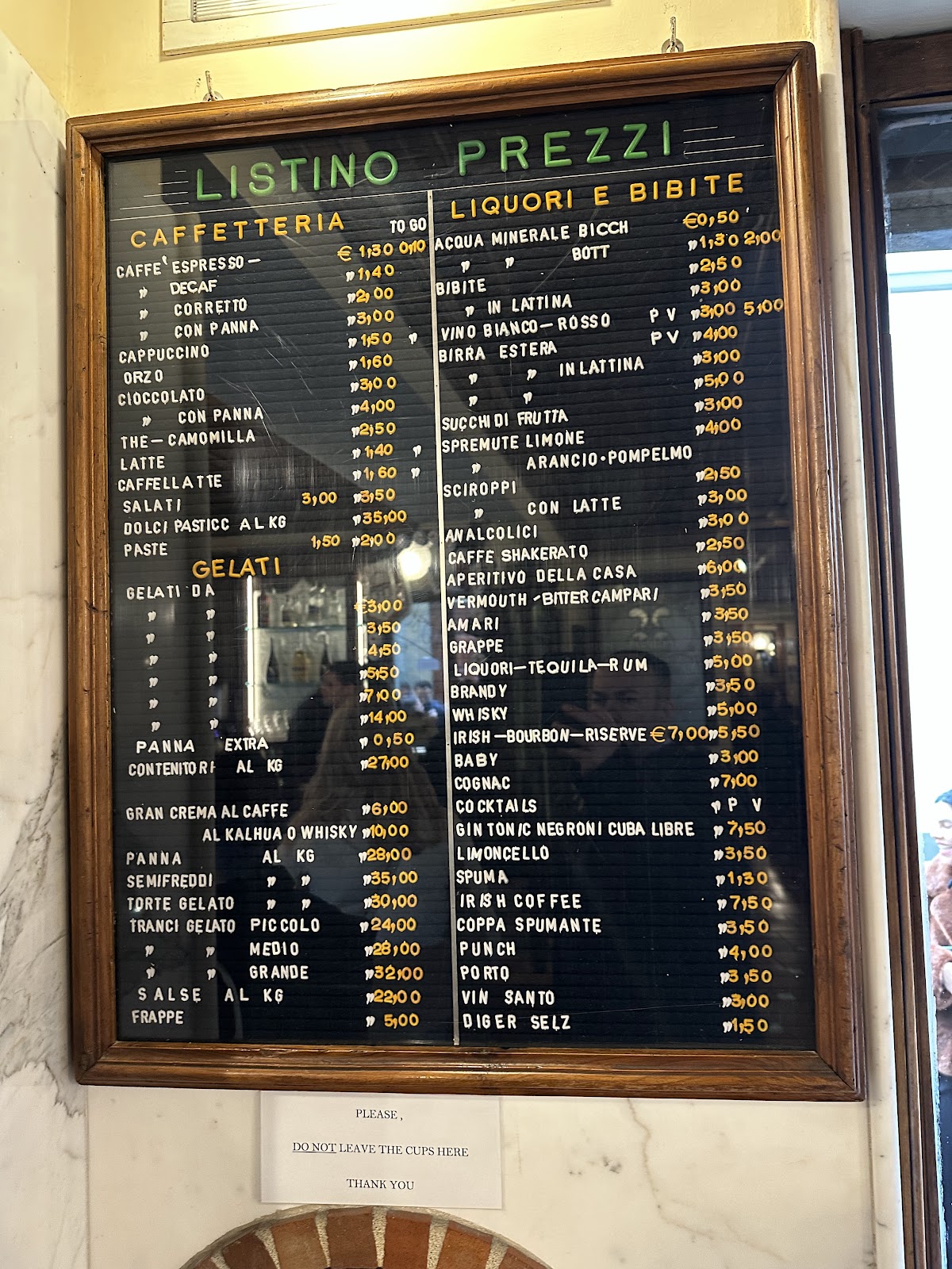 Il locale visto dall'interno.