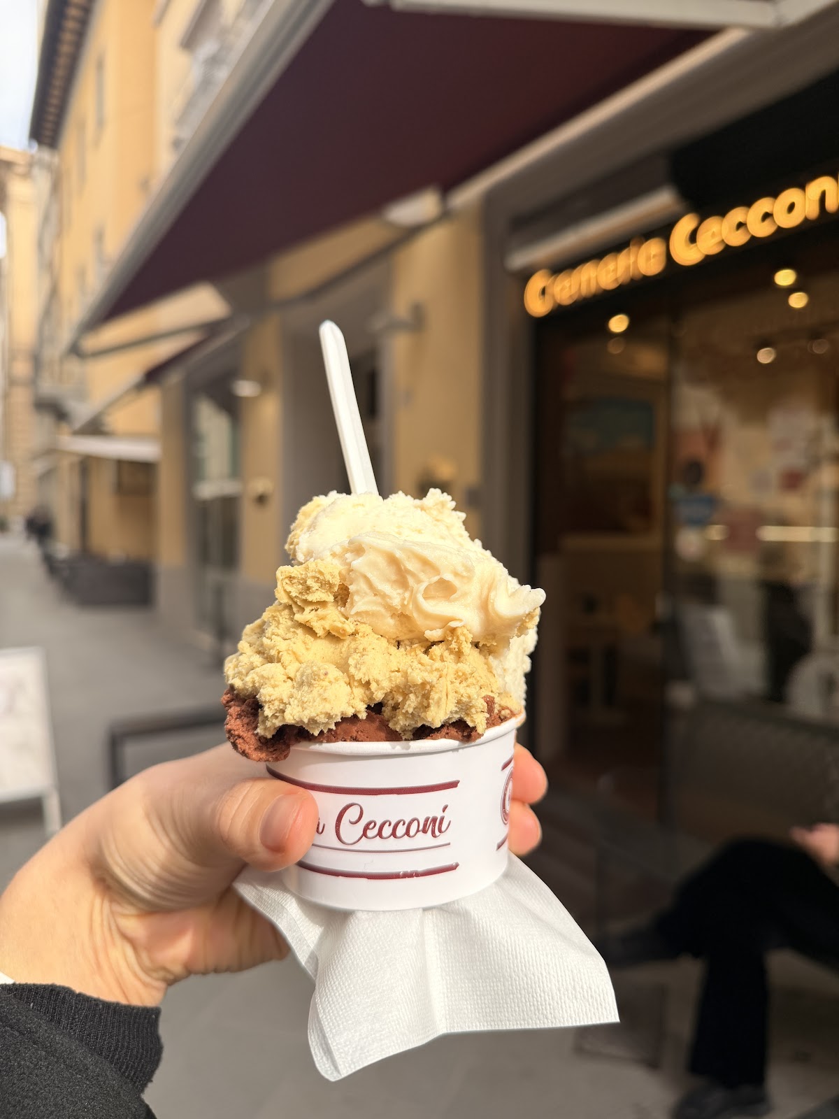 Un dettaglio della vetrina.