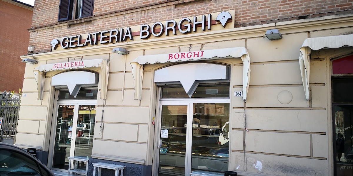 Il banco e la vetrina dei gusti.