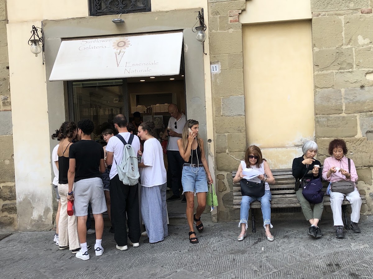 Un dettaglio della vetrina.