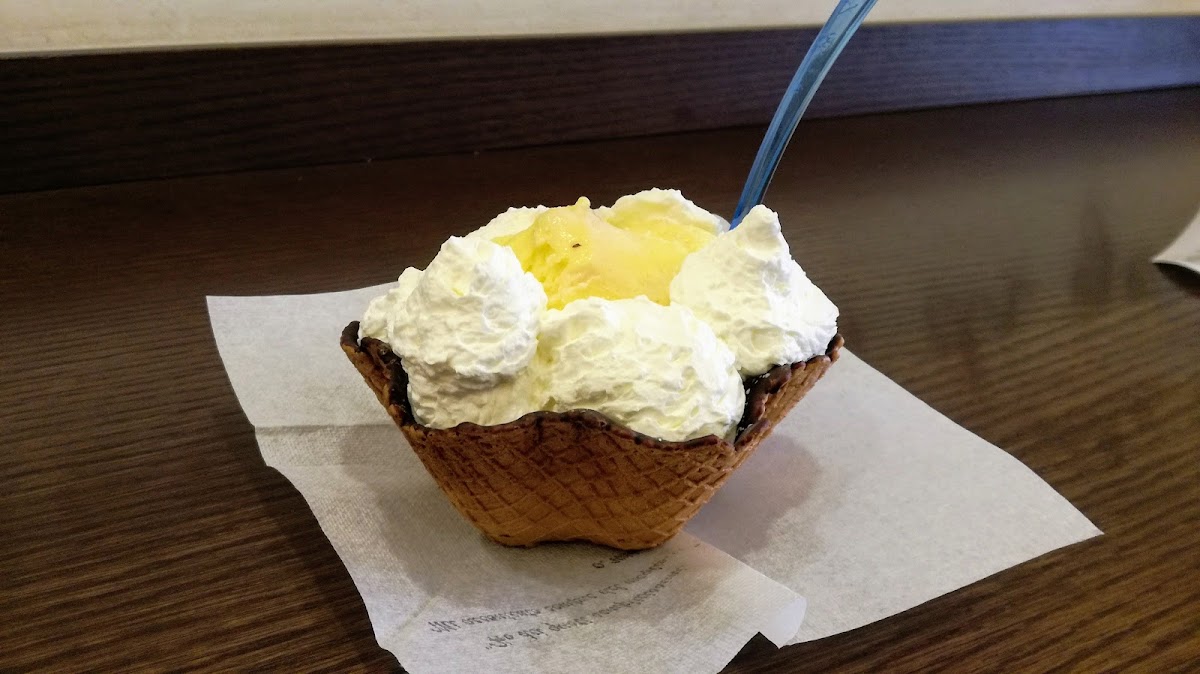 Le vaschette in vetrina.