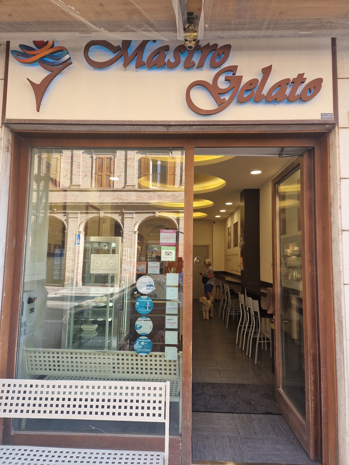 Il locale in servizio.