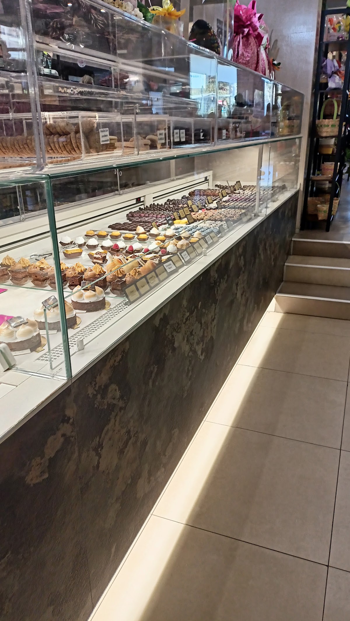 Il locale visto dall'interno.