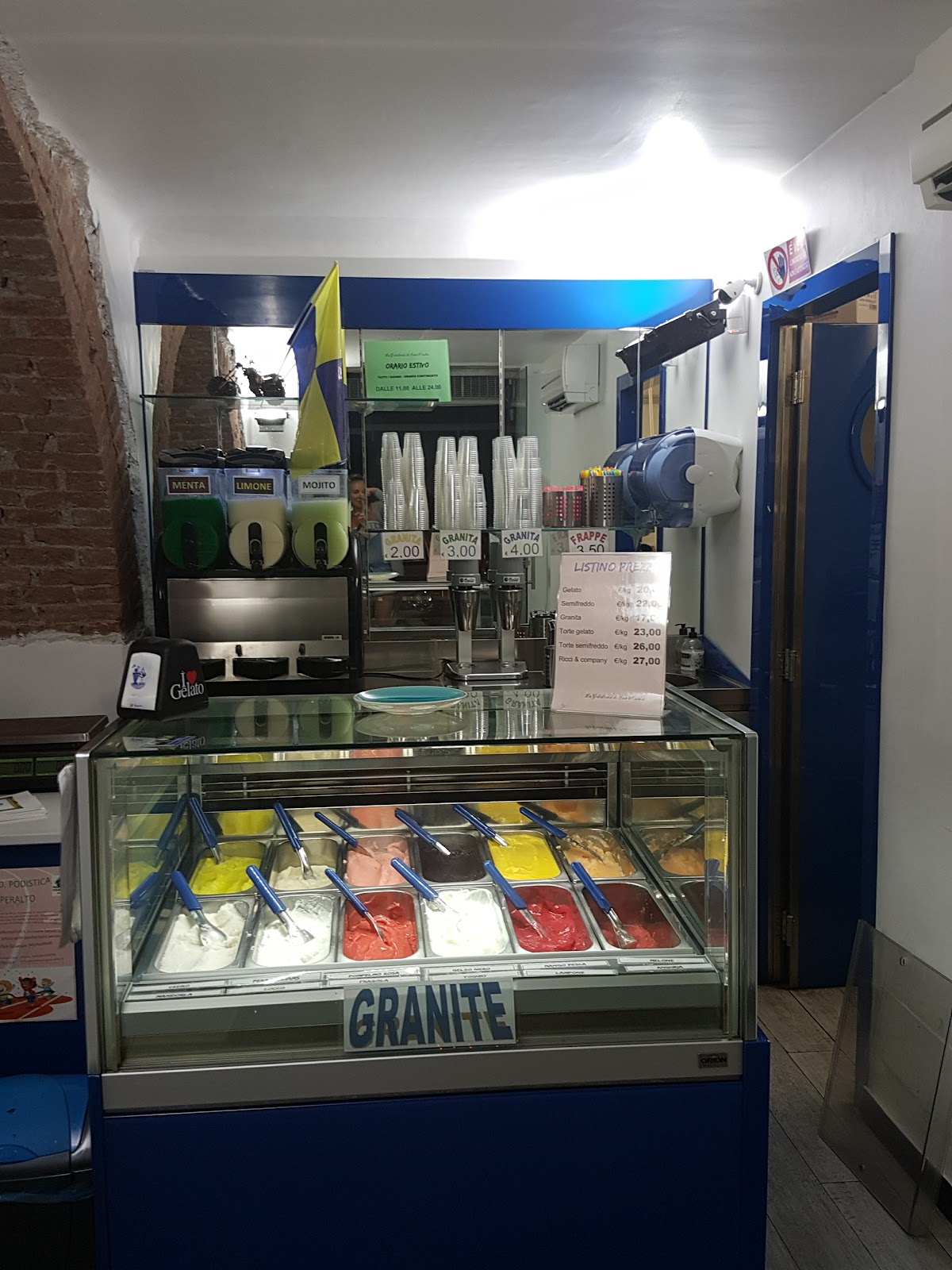 Il locale visto dall'interno.